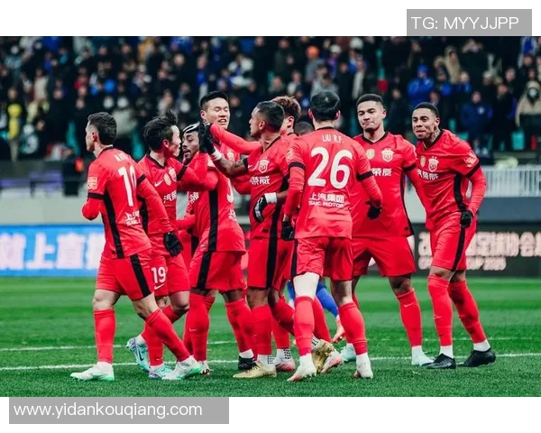 基辅迪纳摩迎战费伦全力争胜展现球队实力与战术魅力